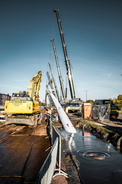 Liebherr twelve mobile cranes in operation during the construction of a pipeline in Delft 